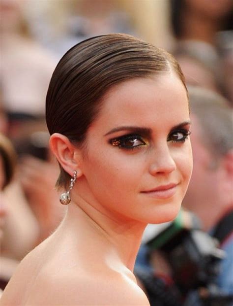 Emma Watson S Makeup Looked Gorg Slick Hairstyles Slicked Back Hair Oil Slick Hair