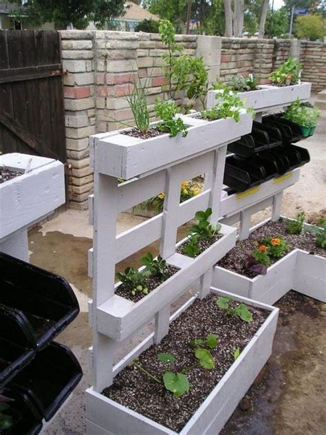 Over 100 styles of gartendeko. Gartendeko europaletten