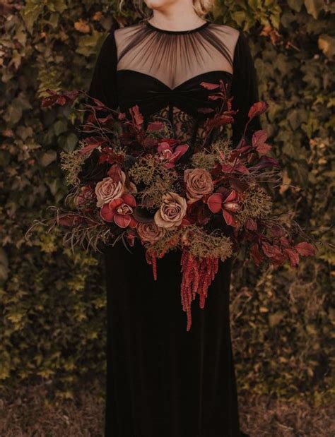 77 Halloween Wedding Bouquets With Dark Romance Touches Weddingomania