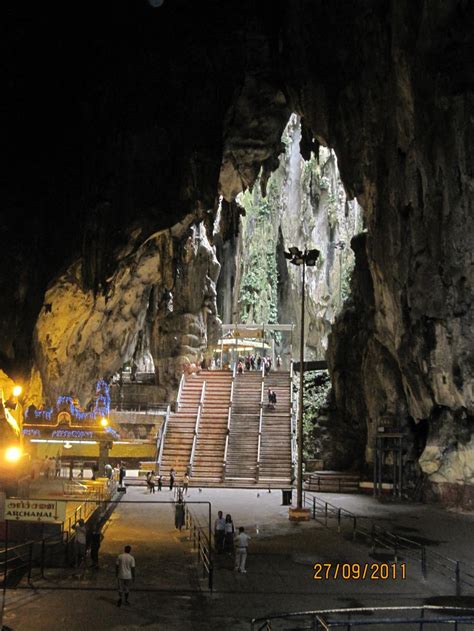 Tickets are available at kl sentral train station for about 4 myr (about € 0.85, as of january 2019) and the trip takes about half an hour. Batu Caves Kuala Lumpur Malaysia