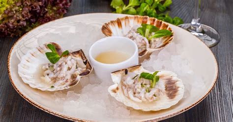 Cyril Lignac partage la recette de son tartare de Saint - Jacques