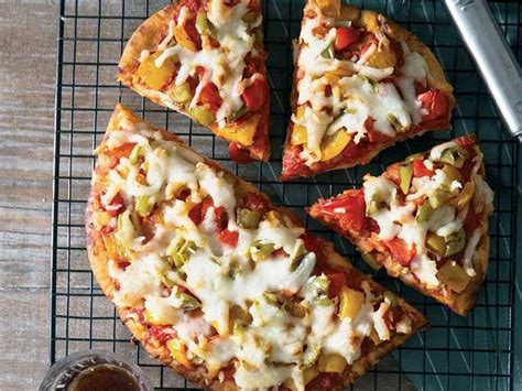 Evde Kolay Küçük Pizza Yapımı - Evde Kolay Pizza Tarifi: Evde Kolay Pizza Nasıl Yapılır? | Lezzet