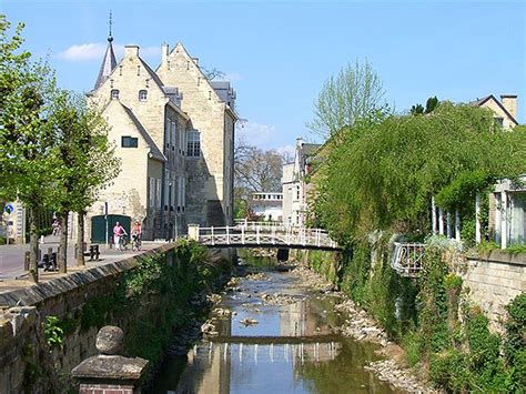 The name of valkenburg aan de geul explains everything: Kolumna Suzane Mussiow