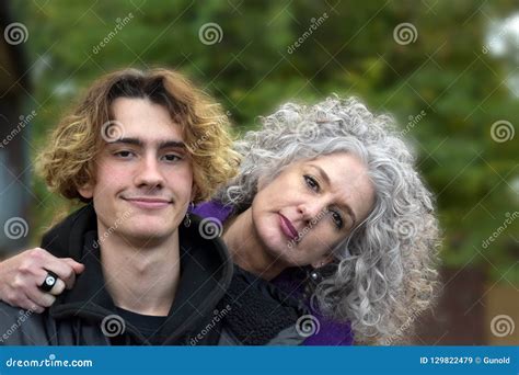 Meilleurs Amis Mère Et Fils Adolescent Image Stock Image Du