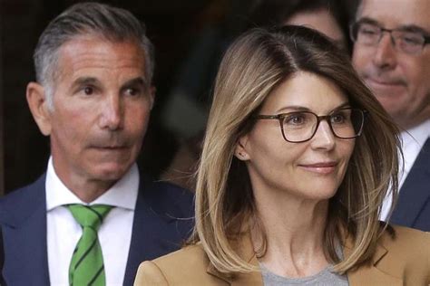 lori loughlin husband mossimo giannulli to plead guilty to fraud in college admissions scandal