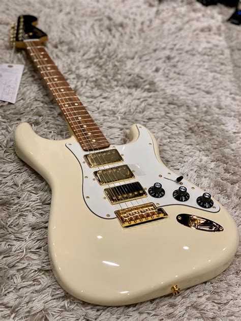 Fender Limited Edition Mahogany Blacktop Stratocaster Hhh Olympic White