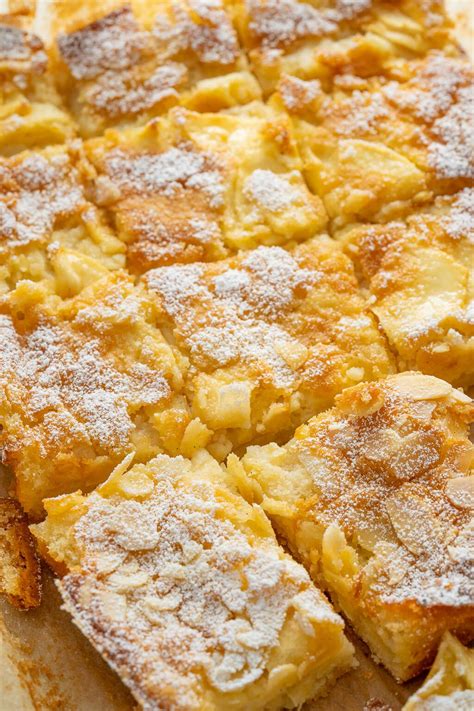 Mit einem ganz einfachen trick bekommt der kuchen die hübsche schmetterlingsform. Apfelkuchen vom Blech - schnell, lecker und mega saftig ...