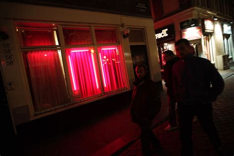 Pays Bas Amsterdam Poursuit La Diminution Des Vitrines De Prostituées