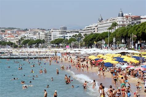 Hotel barriere le gray d'albion. Holidaymakers banned from taking bags on to Cannes beach ...