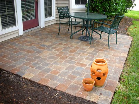 If you plan to make your small backyard look bigger and attractive. How to Calculate Brick Pavers for a Patio? - HomesFeed