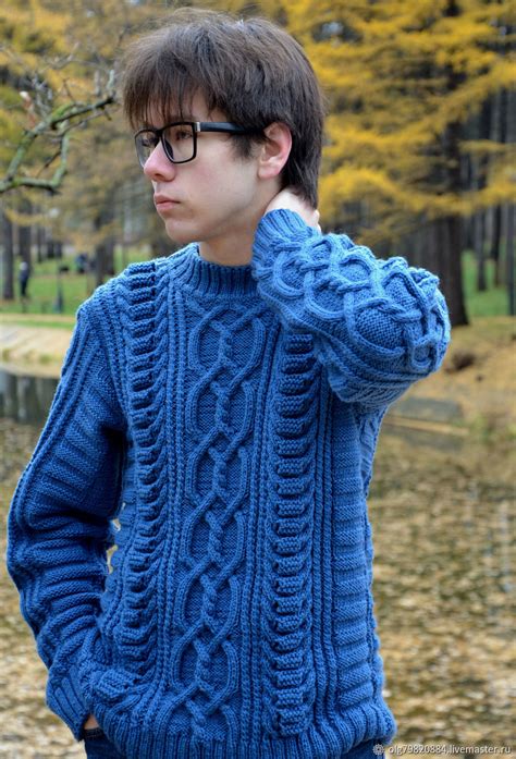 Мужской вязаный свитер из шерсти 