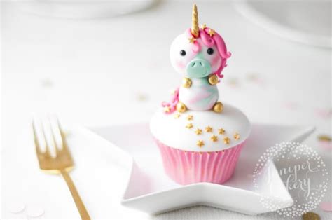 Hecho con 100% ingredientes naturales y 105% de amor. 30+ Fantásticos Cupcakes de Unicornio super Fáciles de Hacer