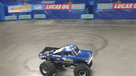 Monster Truck Donuts 2 Youtube