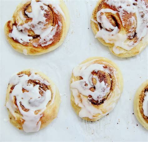 perfectly pillowy cinnamon roles the sticky kitchen