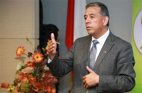 Con esto ya son dos las municipalidades tomadas, la de collipulli y la de ercilla, y en el caso de esta última, el alcalde josé vilugrón dialogará en los próximos minutos con los dirigentes de la toma con el. Alejandro Vázquez - Presidente de la Asemuch Municipalidad ...