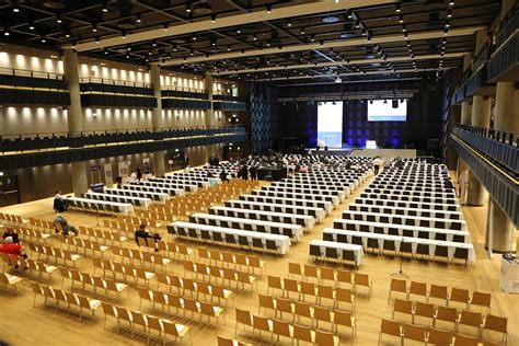 Forum karlín je nový administrativně společenský projekt v unikátní lokalitě rozvíjející se pražské čtvrti karlín. PRAGUE EVENTS | Forum Karlin