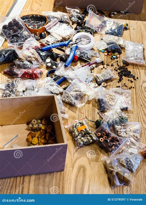 Hallazgos Para Las Gotas Que Hacen En La Tabla Imagen de archivo