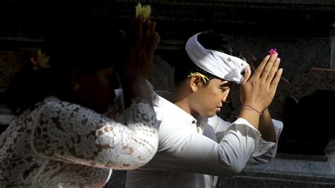 Sejarah Perayaan Hari Raya Galungan Umat Hindu Indonesia Regional