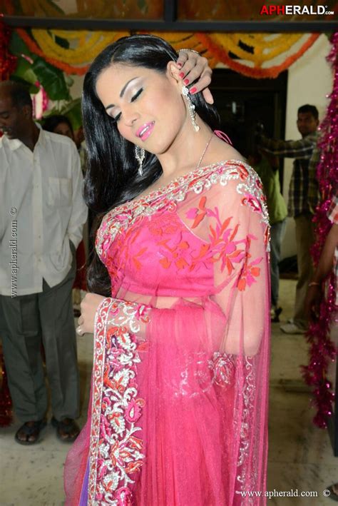 Veena Malik Hot Gallery