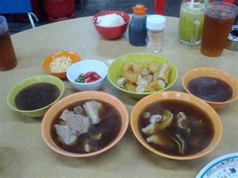The forkfuls of at ban lee, you can have bak kut teh for breakfast, lunch and dinner! Bak kut teh | Asian recipes, Food, Desserts