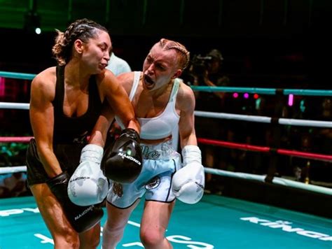 Champ Ebanie Bridges Vows To Dominate Onlyfans Star Turned Boxer Elle Brooke Daily Star