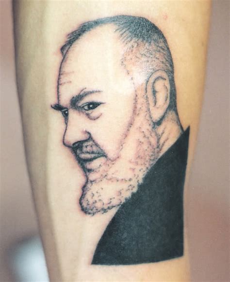 Tattooers.net offers the simplest way to find your tattoo ideas thanks to the filter tag system. Tatuaggio Padre Pio: storia e significato - Modificazione ...