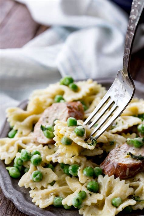 Meanwile heat oil in a large skillet. Chicken Sausage and Peas Alfredo-Pesto Skillet Pasta ...