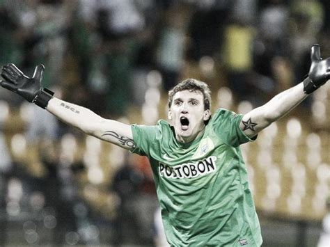 He stayed for 8 seasons and became their first choice goalkeeper. Perfil del antipenal Franco Armani | Capsulas de Carreño