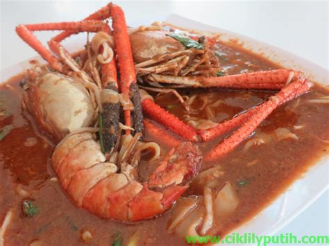 Shots of your local char kway teow dish. CikLilyPutih The Lifestyle Blogger: Menikmati Masakan ...