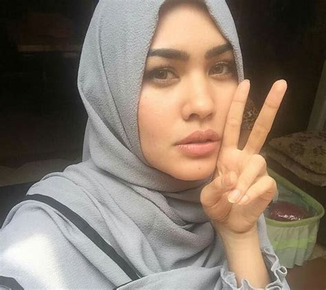 Gara gara prostitusi, kartika putri di bully ! Kartika putri (mit Bildern)