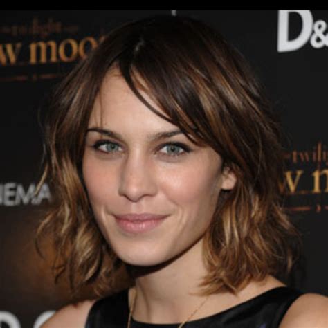 love the style and color of hair alexa chung hair alexa chung haircut short wavy hair