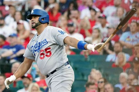 Dodgers Albert Pujols Smashes Homer Gets Standing Ovation From