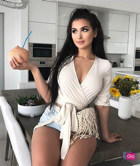 Top 12 Hottest Female Youtubers In 2020
