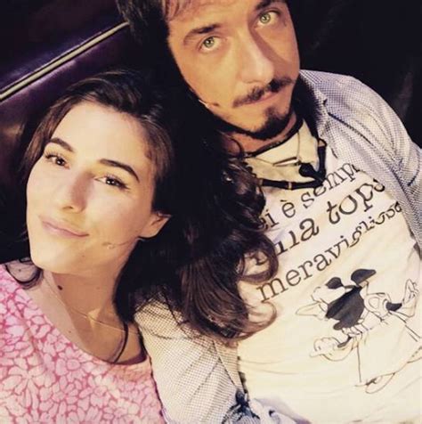 Ha recitato in un assortimento di film, da commedie romantiche e spettacoli a film di fantascienza e di attività. Paolo Ruffini: età, altezza, peso, moglie e figli ...