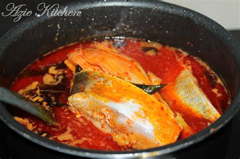 Assalammualaikum dan salam sejahtera semua. Masak Asam Pedas Ikan Parang - Azie Kitchen