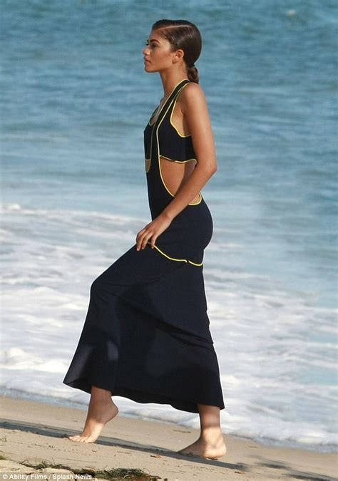 Starrlab Zendaya Busts Dance Moves On The Beach During Music Video Shoot