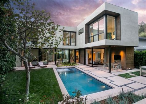 Light Filled Residence Blends Into The Californian Hillside Luxury