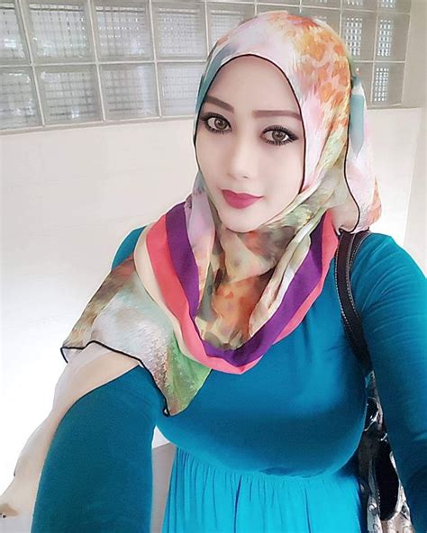 Pin By Ed Riley S O On الحجاب Exotic Girls Arabian Women Muslim Fashion Hijab