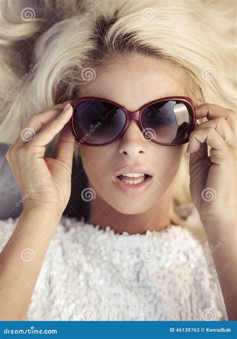 Fine Portrait Of The Woman Putting On The Sunglasses Stock Image Image Of Long Fresh 46139763