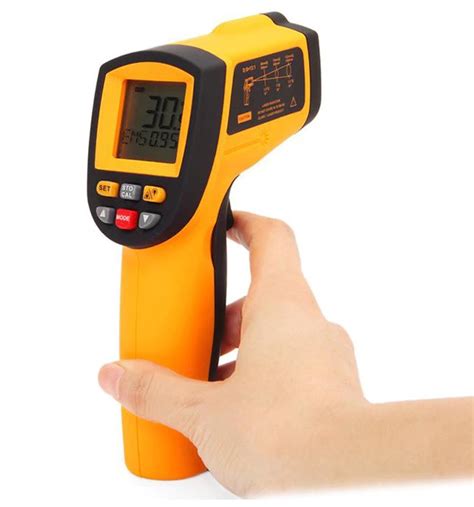 Nhiệt độ được đo bằng nhiệt kế. Súng đo nhiệt độ từ xa DT-950- Hồng Lam Co.LTD