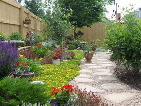 However, knowing how to xeriscape your yard isn't the only way that you can do your part to help the environment at home; 62+ Top Xeriscape Landscaping Colorado Inspirations You ...