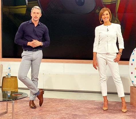 O apresentador cláudio ramos foi confirmado pela tvi como apresentador do iminente reality show big brother 2020, avança em comunicado oficial a estação de queluz de baixo. Cláudio Ramos comete várias gaffes na estreia e chama SIC ...