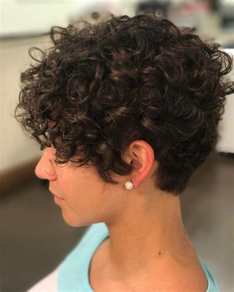 20 Top Incredible Short Haircuts With Bangs In 2020 Curly Hair Trends