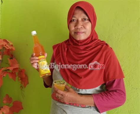Manfaatkan Sumber Daya Alam Di Desanya Sumiati Produksi Minuman Sari
