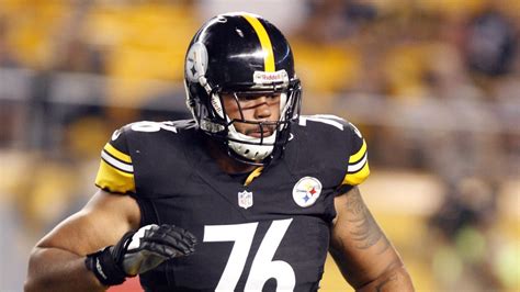 Study shows some reasons to view left and right tackles as equal