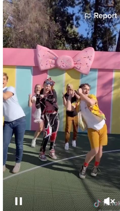 JoJo Siwa fans convinced teen, 17, 'came out' as she lip-syncs to Lady