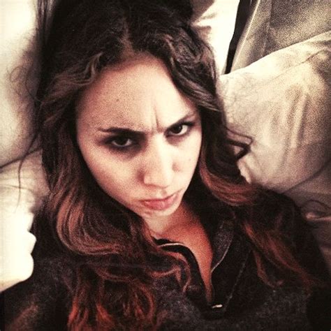 Troian bellisario hasn't shied away from talking about her struggle with an eating disorder in the past. Pin van Celebrities Pics op Troian Bellisario