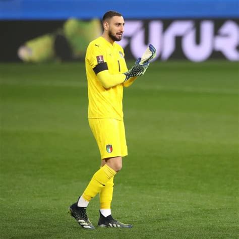 Dzięki niemu włosi zagrają w finale euro 2020 (1:1, k. Gianluigi Donnarumma rejects second contract offer from AC ...