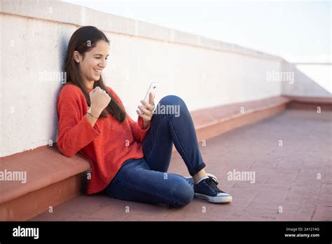 Persona Sentada Hi Res Stock Photography And Images Alamy