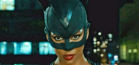 Catwoman Su Italia 1 Il Film Con Halle Berry E Lambert Wilson Oggi